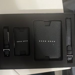 Hugo boss set of luggage tags
